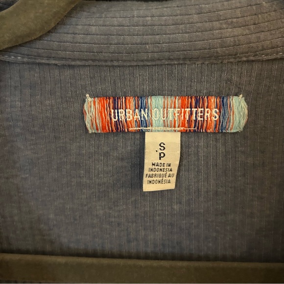 Blue Urban Outfitters Ruched Front Long Sleeve - Picture 2 of 3